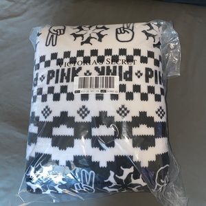 NWT Victoria’s Secret PINK Sherpa blanket